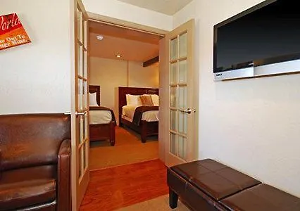 Rodeway & Downtowner-rte 66 Hotel 4*